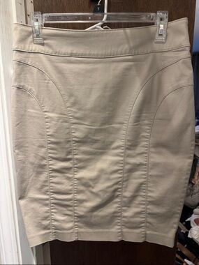 H&M Classic Cream Pencil Skirt - Sleek Panel Detailing